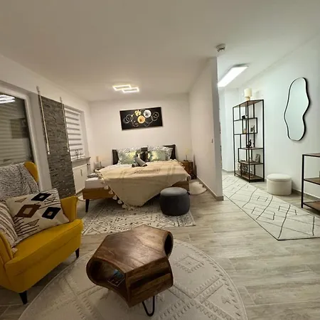 Cozy Nuernberg-schwaig-messe-kueche-balkon Apartment